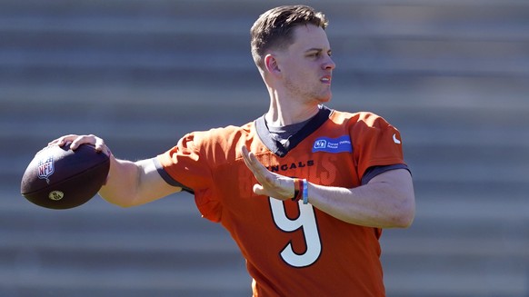 Cincinnati Bengals quarterback Joe Burrow warms up during NFL football practice Wednesday, Feb. 9, 2022, in Los Angeles. The Cincinnati Bengals play the Los Angeles Rams in the Super Bowl Feb. 13. (AP ...