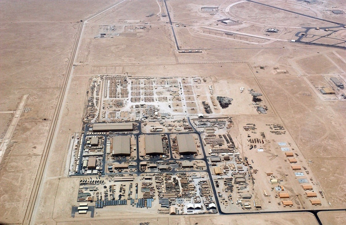 Die Al Udeid Air Base aus der Vogelperspektive ...
