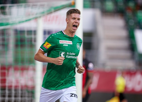 St. Gallens Cedric Itten erzielt einen lupenreinen Hattrick, hier sein Jubel zum 2:0, aufgenommen beim Fussball Super-League Spiel FC St. Gallen gegen Neuchatel-Xamax, am Freitag, 31. Juli 2020, im Ky ...