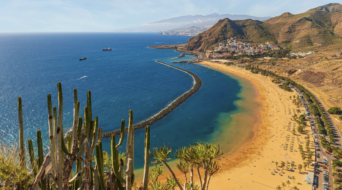 Playa de las Teresitas, Tenerife: Le récif permet même aux enfants de se baigner ici quasiment sans danger.