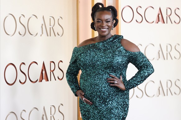<p>Wunmi Mosaku trägt ein glitzerndes Abendkleid von Louis Vuitton. Sie ist nominiert als Beste Nebendarstellerin für ihre Rolle in «Sinners».</p>