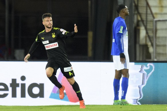 Le joueur zuerichois Marco Djuricin, gauche, celebre son premier but lors de la rencontre de 8eme de finale de la Coupe Suisse de football entre le FC Lausanne-Sport, LS, et le Grasshopper Club Zueric ...