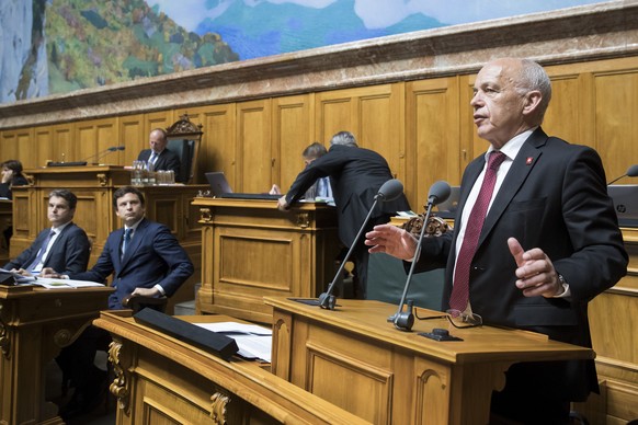 Bundesrat Ueli Maurer spricht waehrend einer Debatte im Nationalrat, waehrend der Sommersession der Eidgenoessischen Raete, am Dienstag, 29. Mai 2018 in Bern. (KEYSTONE/Peter Klaunzer)