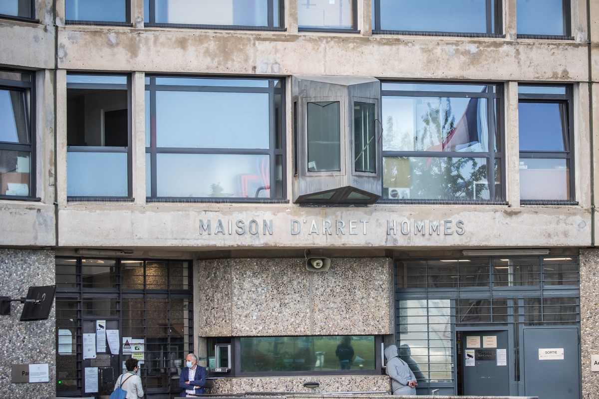 epa10106860 An exterior view of the main entrance of the Fleury-Merogis prison, near Paris, France, 05 August 2022. The French politician and former Mayor of Levallois Patrick Balkany was released aft ...