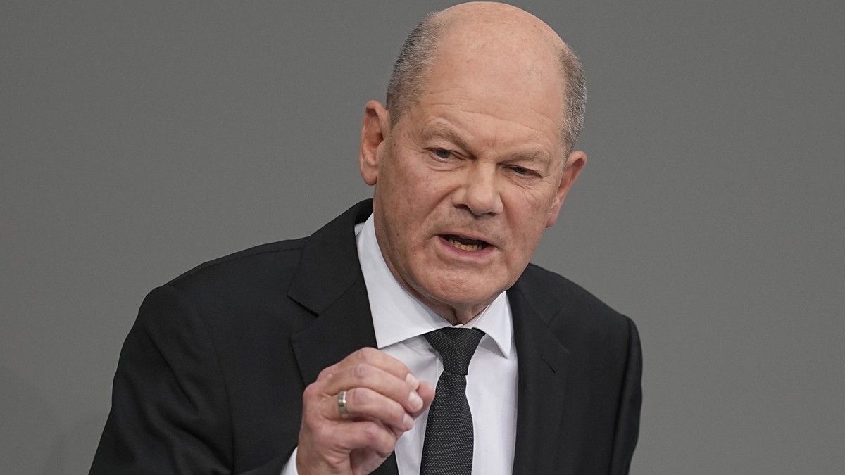 dpatopbilder - 29.01.2025, Berlin: Bundeskanzler Olaf Scholz (SPD) nimmt in einer Regierungserkl