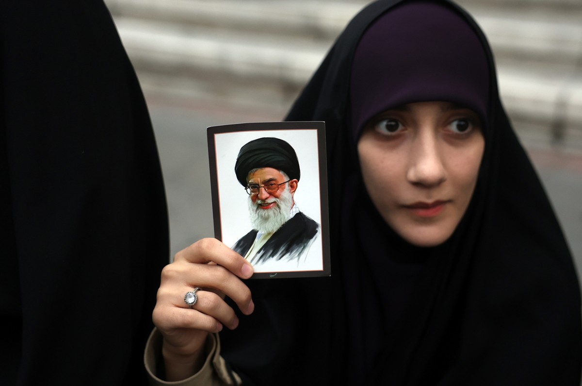 epaselect epa12783589 An Iranian woman holds a picture of Iranian supreme leader Ayatollah Ali Khamenei during anti-US and Israeli protests in Tehran, Iran, 28 February 2026. A joint Israeli and US mi ...