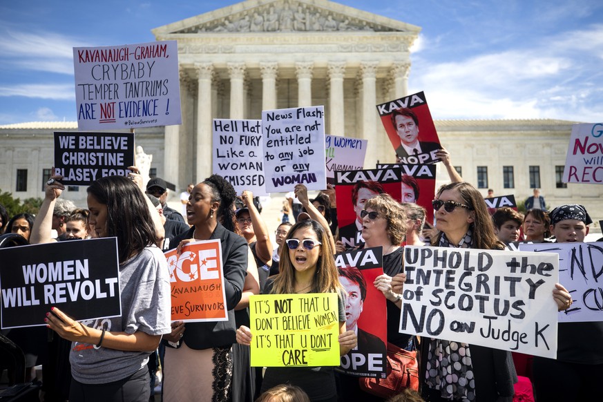 epa07054942 Protestors opposed to Supreme Court nominee Brett Kavanaugh gather outside the Supreme Court in Washington, DC, USA, 28 September 2018. Kavanaugh&#039;s once-certain nomination is in flux  ...