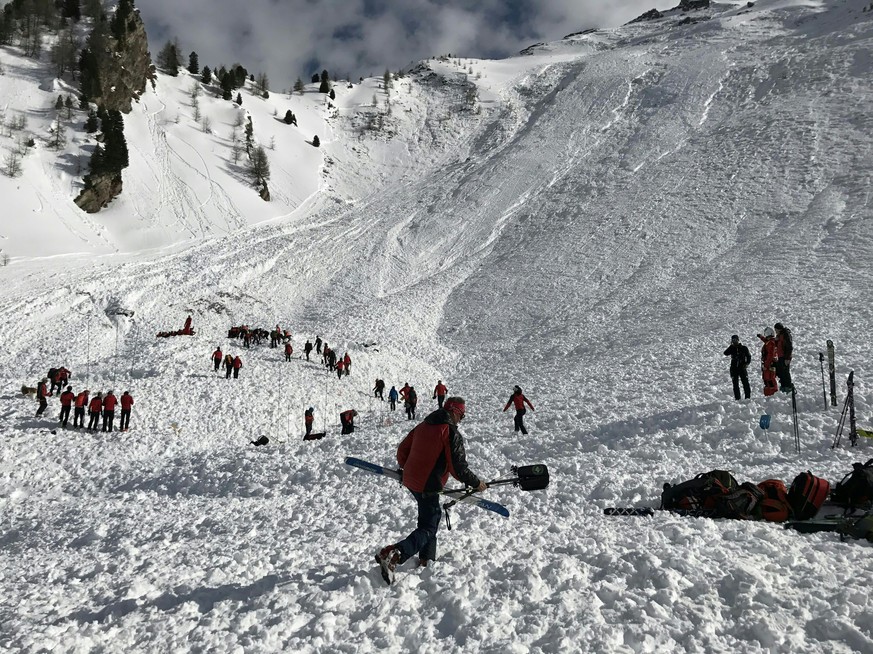 Ein Lawinenabgang am Mittwoch, 15. Maerz 2017, im Bereich des Jochgrubenkopfs in Tirol hat mindestens drei Todesopfer gefordert. Ein Verschuetteter wurde noch vermisst. Die Lawine duerfte rund 700 Met ...