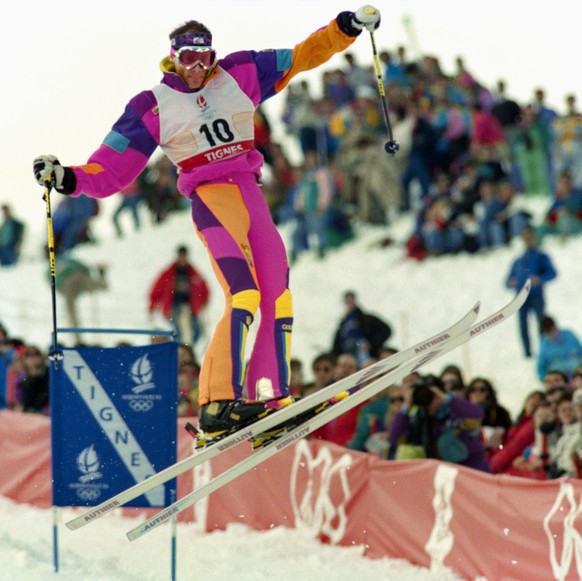 Petsch Moser, Schweizer Buckelpistenskifahrer, aufgenommen am 12. Februar 1992 in Aktion auf der Buckelpiste in Tignes an den Olympischen Winterspielen Albertville, Frankreich. (KEYSTONE/Str)
