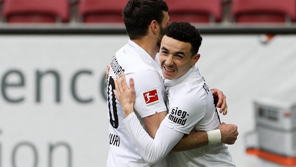 FC Augsburg vs. TSG 1899 Hoffenheim, 1. Bundesliga, 27. Spieltag, 03.04.2021 l-r: Torjubel von Daniel Caligiuri 20 FC Augsburg und Ruben Vargas 16 FC Augsburg zum 1:0, FC Augsburg vs. TSG 1899 Hoffenh ...