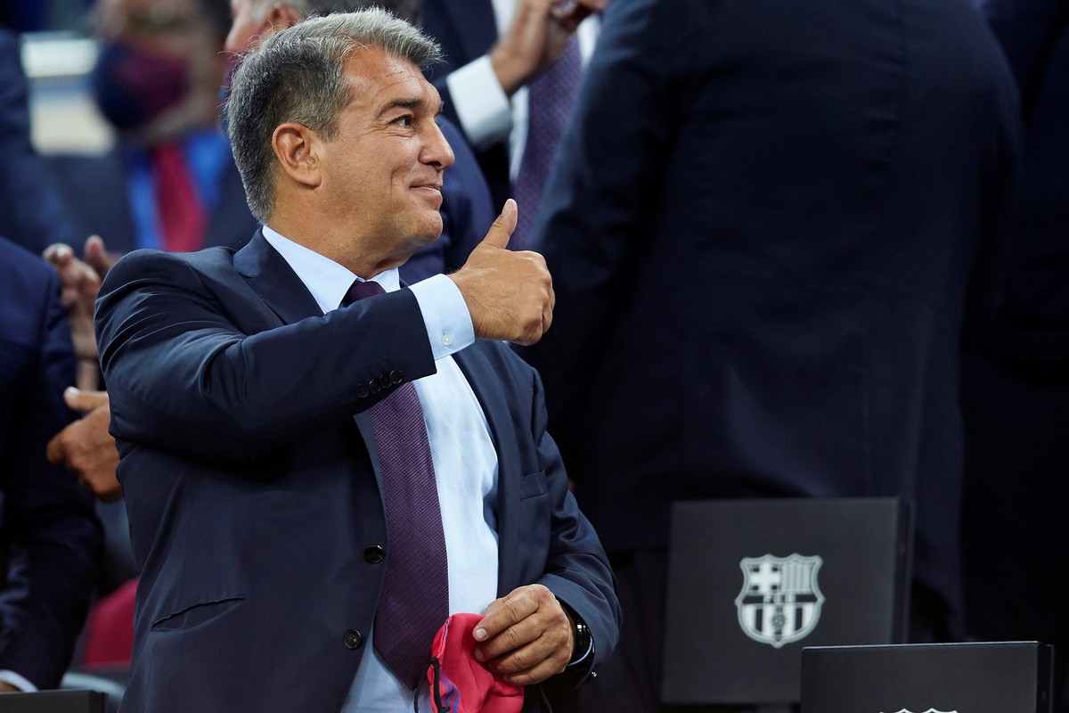 epa09478387 Barcelona's president Joan Laporta reacts during the Spanish LaLiga soccer match between FC Barcelona and Granada CF held at Camp Nou stadium, in Barcelona, Spain, 20 September 2021.  ...