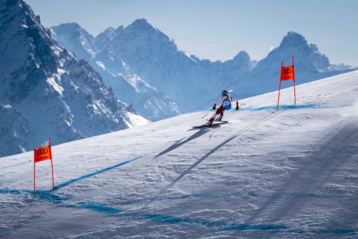 Corinne Suter gewinnt die WM-Abfahrt – Lara Gut-Behrami holt Bronze
