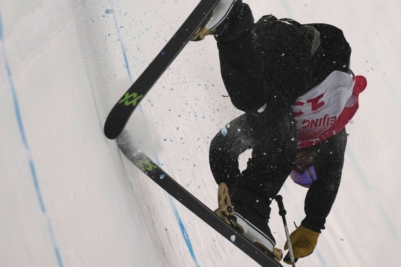 New Zealand&#039;s Ben Harrington crashes into the edge of the course during the men&#039;s halfpipe qualification at the 2022 Winter Olympics, Thursday, Feb. 17, 2022, in Zhangjiakou, China. (AP Phot ...