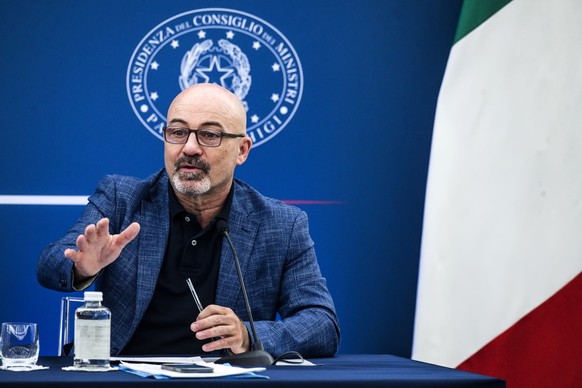 epa10106343 Italian Ecological Transition Minister, Roberto Cingolani, speaks during a press conference, at the end of the Council of Ministers, at Chigi Palace, in Rome, Italy, 04 August 2022. EPA/AN ...