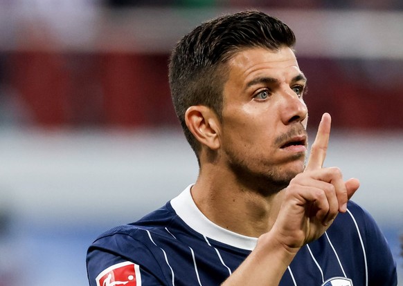 epa09502188 Bochum&#039;s Anthony Losilla reacts during the German Bundesliga soccer match between RB Leipzig and VfL Bochum in Leipzig, Germany, 02 October 2021. EPA/FILIP SINGER CONDITIONS - ATTENTI ...