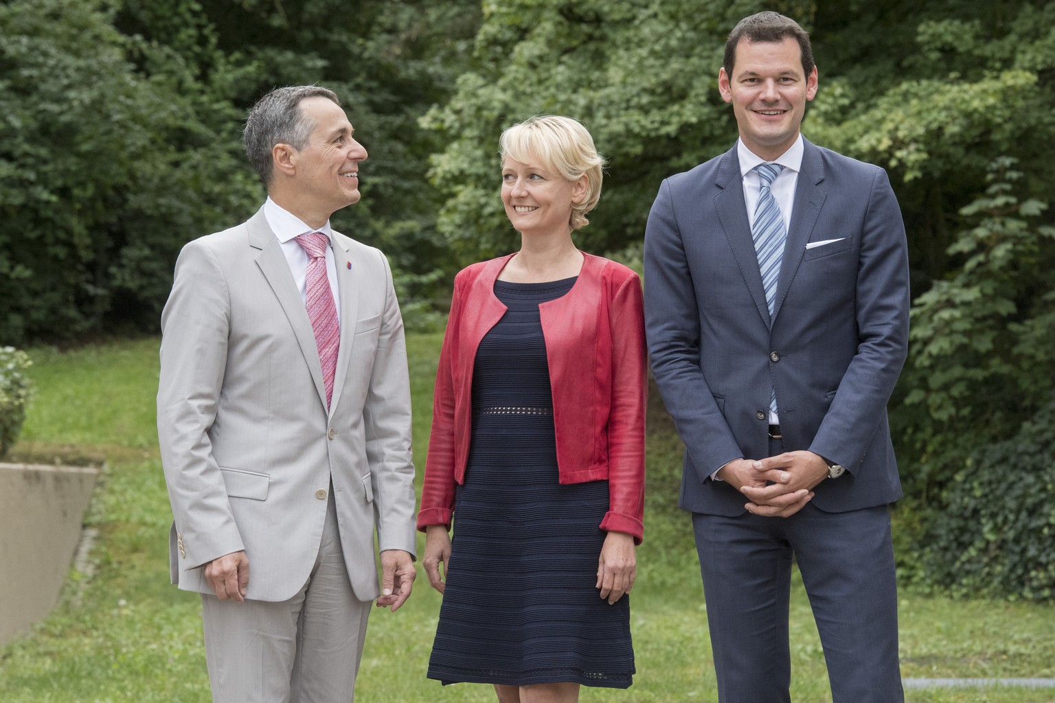 Die drei FDP Bundesratskandidaten Ignazio Cassis, Isabelle Moret und Pierre Maudet, von links, anlaesslich der ersten Station der FDP Roadshow zu den Bundesratskandidaten am Montag, 21. August 2017, i ...