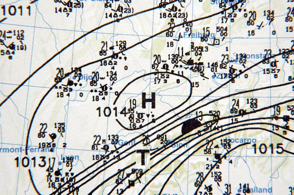 Wetterkarte mit beherrschendem Hochdruckgebiet in Südbaden / in der Nordschweiz (06.09.2004)