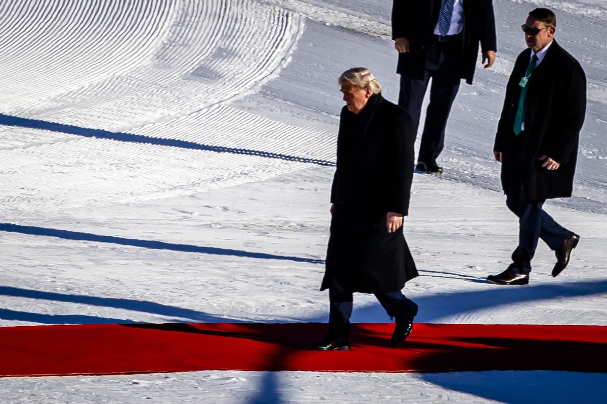 US President Donald Trump walks out of the Marine One helicopter as he arrives for the 56th annual meeting of the World Economic Forum, WEF, in Davos, Switzerland, on Wednesday January 21, 2026. The m ...