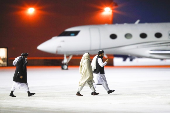 epa09709337 Representatives of the Taliban leave Oslo Gardermoen Airport after attending meetings at the Soria Moria hotel in Oslo, Norway, 25 January 2022. Representatives of the Taliban met with Wes ...