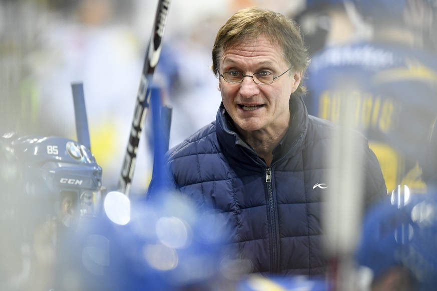 Davos Cheftrainer Arno Del Curto, beim Eishockey-Qualifikationsspiel der National League A zwischen dem HC Davos und dem HC Ambri Piotta, am Freitag, 2. Februar 2018, in der Vaillant Arena in Davos. ( ...