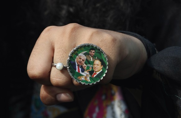 epa06886131 Supporters of former Prime Minister Nawaz Sharif, rally as Sharif is expected to return to the country, in Lahore, Pakistan, 13 July 2018. Pakistani authorities deployed some 10,000 police ...