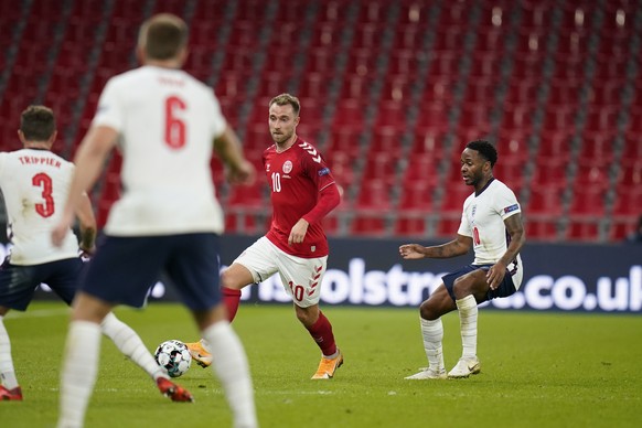 epa08655386 Denmark&#039;s Christian Eriksen (C) in action during the UEFA Nations League soccer match between Denmark and England at Parken Stadium in Copenhagen, Denmark, 08 September 2020. EPA/Lise ...