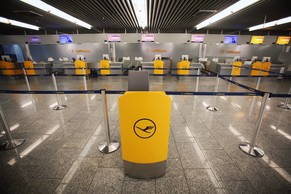 Kein Betrieb bei den Check-In-Stationen am Flughafen Frankfurt.