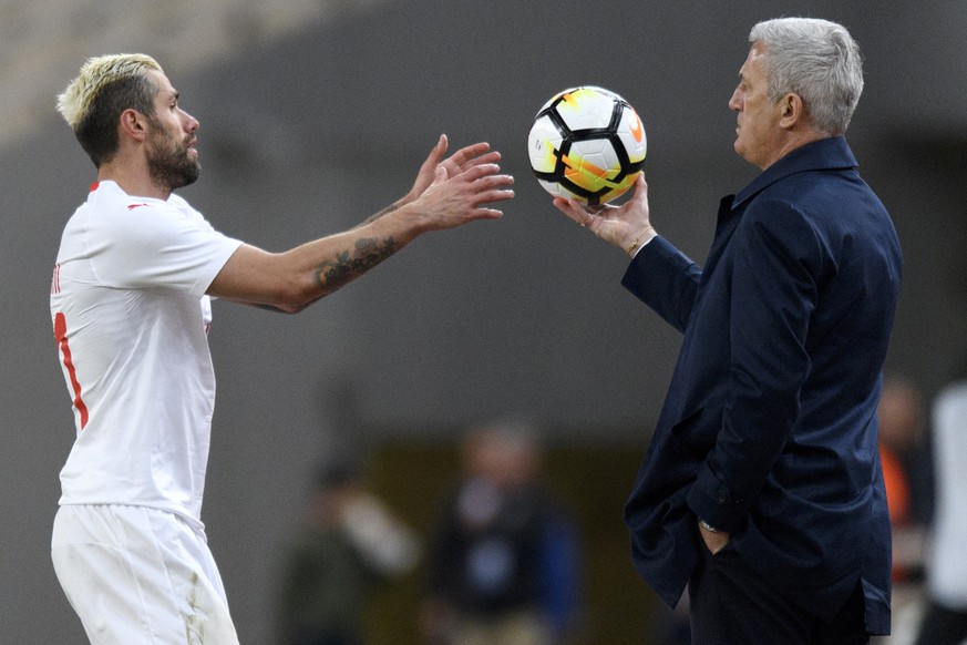 Switzerland&#039;s head coach Vladimir Petkovic, right, gives a ball to Switzerland&#039;s midfielder Valon Behrami, left, during an international friendly soccer match between Greece and Switzerland  ...