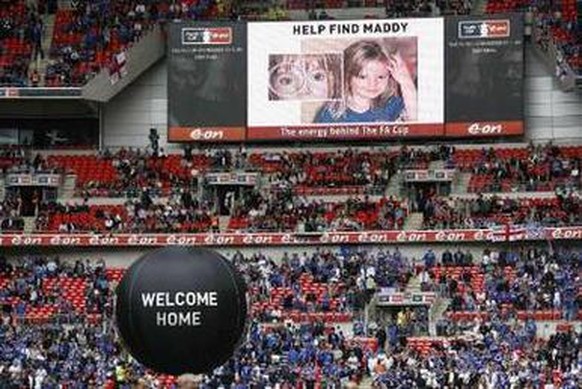 Ein Teil der Suchaktion: Ein Banner flimmert während dem FA-Cup-Finale 2007 in Glasgow über den Bildschirm.