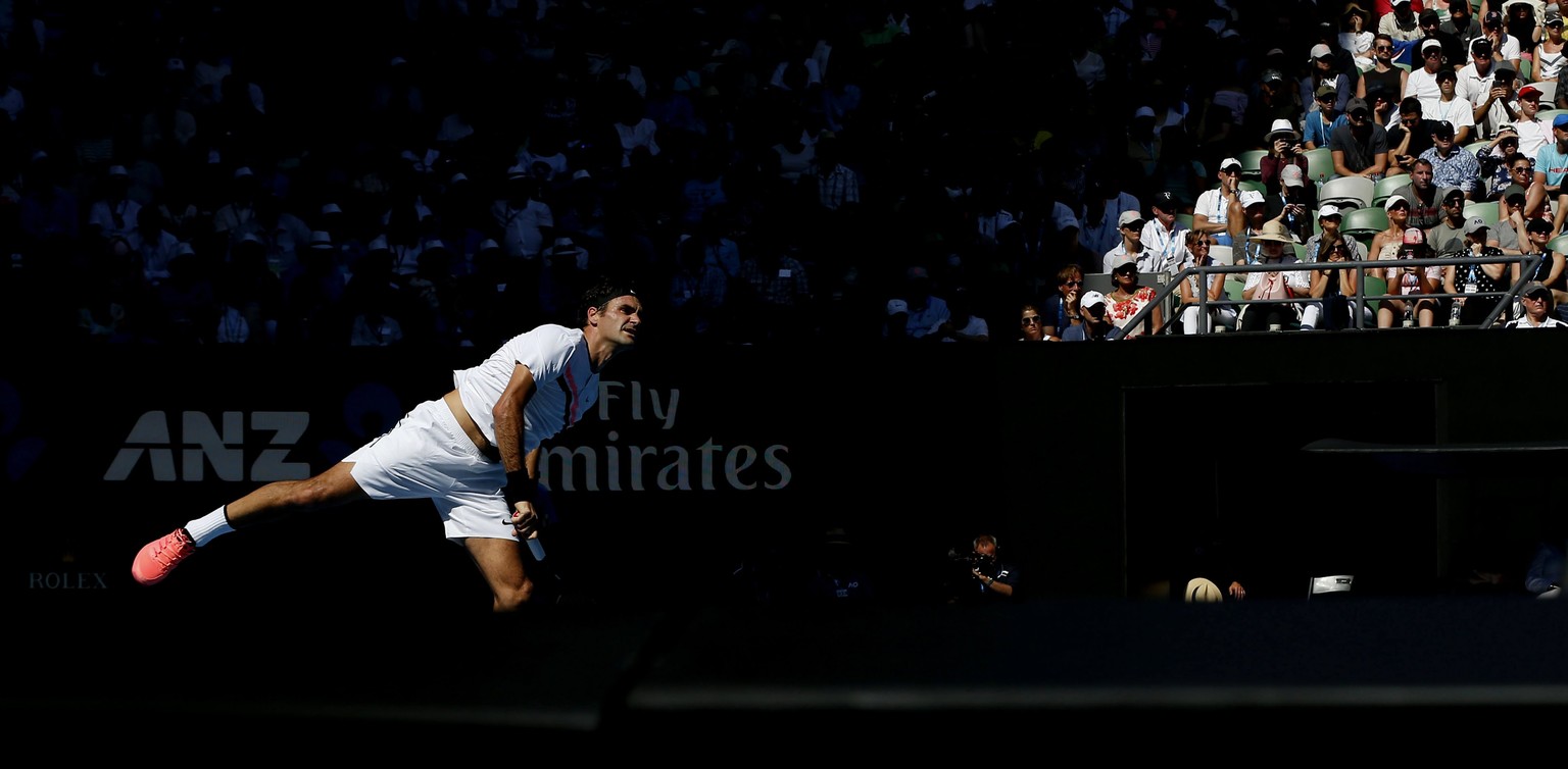 epa06464620 Roger Federer of Switzerland in action during his fourth round match against Marton Fucsovics of Hungary at the Australian Open Grand Slam tennis tournament in Melbourne, Australia, 22 Jan ...