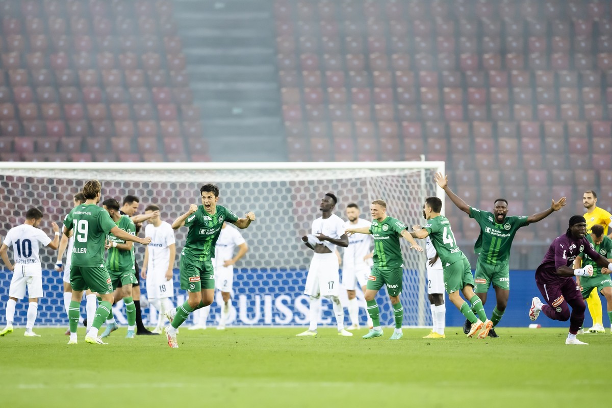 St. Gallens Spieler jubeln nach der Goalreview zum 1:1 Tor durch St. Gallens Fabian Schubert im Fussball Meisterschaftsspiel der Super League zwischen dem FC Zuerich und dem FC St. Gallen am Samstag,  ...