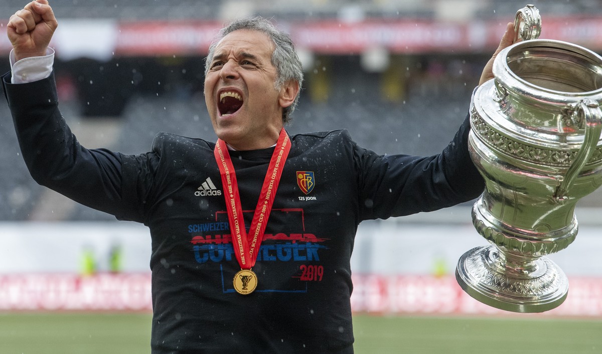 Basels Spieler feiern den Cupsieg, nach dem Schweizer Fussball Cupfinalspiel zwischen dem FC Basel und dem FC Thun, am Sonntag 19. Mai 2019, im Stade de Suisse in Bern. (KEYSTONE/Marcel Bieri)