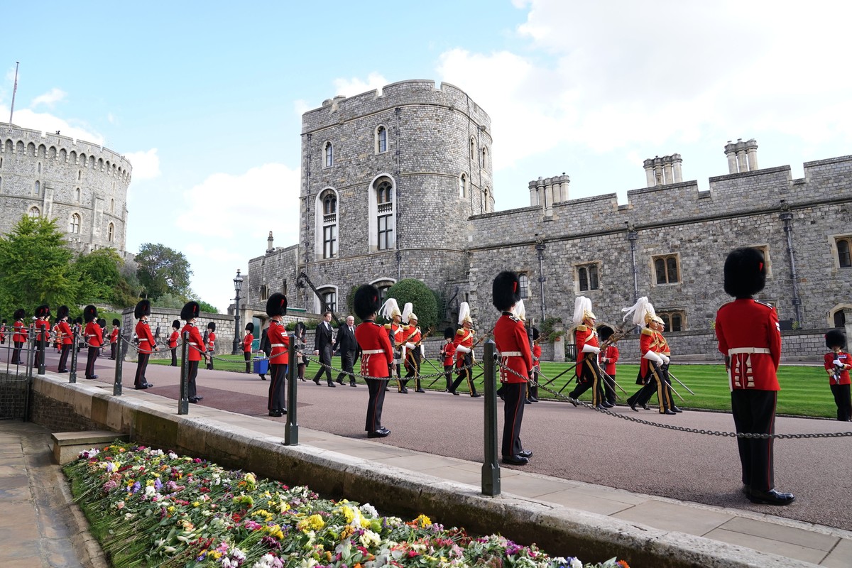 Soldiers from the Grenadier Guards at the Committal Service for Queen Elizabeth II held at St George's Chapel in Windsor Castle, in Windsor, England, Monday, Sept. 19, 2022. (Kirsty O'Connor ...
