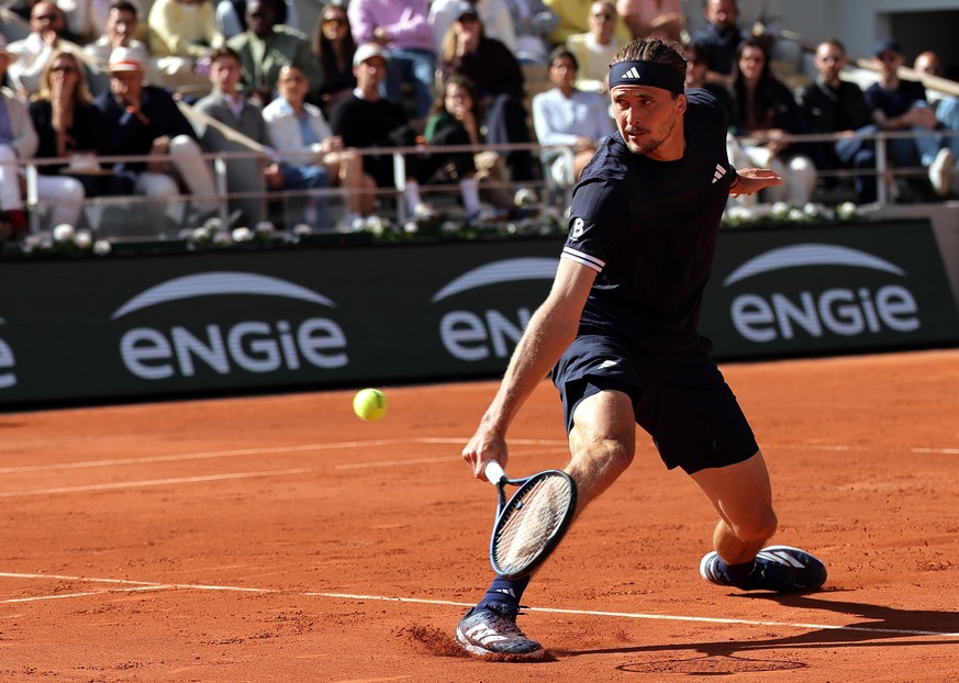 epa13018170 Alexander Zverev of Germany during his Men's semifinal match against Jakub Mensik of the Czech Republic at the French Open Grand Slam tennis tournament at Roland Garros in Paris, Fran ...
