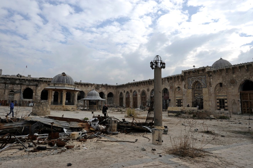Men walk near damage inside Aleppo&#039;s Umayyad mosque, Syria December 17, 2016. REUTERS/Omar Sanadiki SEARCH &quot;ALEPPO HERITAGE&quot; FOR THIS STORY. SEARCH &quot;WIDER IMAGE&quot; FOR ALL STORI ...