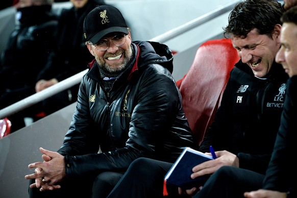 epa07381659 Liverpool&#039;s head coach Juergen Klopp (L) and assistant coach Peter Krawietz (R) react prior to the UEFA Champions League round of 16 first leg soccer match between Liverpool FC and FC ...