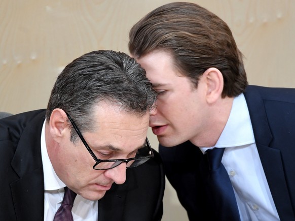 ABD0089_20180131 - WIEN - ÃSTERREICH: VK Heinz Christian Strache (l.) und BK Sebastian Kurz im Rahmen einer Sitzung des Nationalrates im Ausweichquartier des Parlaments in der Hofburg am Mittwoch, 31 ...