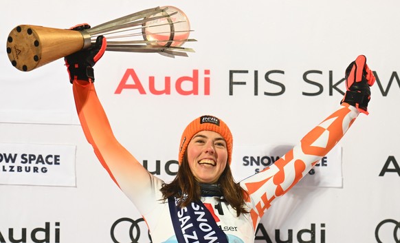 epa10398815 Winner Petra Vlhova of Slovakia celebrates on the podium after the Women&#039;s Slalom night race at the FIS Alpine Skiing World Cup in Flachau, Austria, 10 January 2023. EPA/CHRISTIAN BRU ...