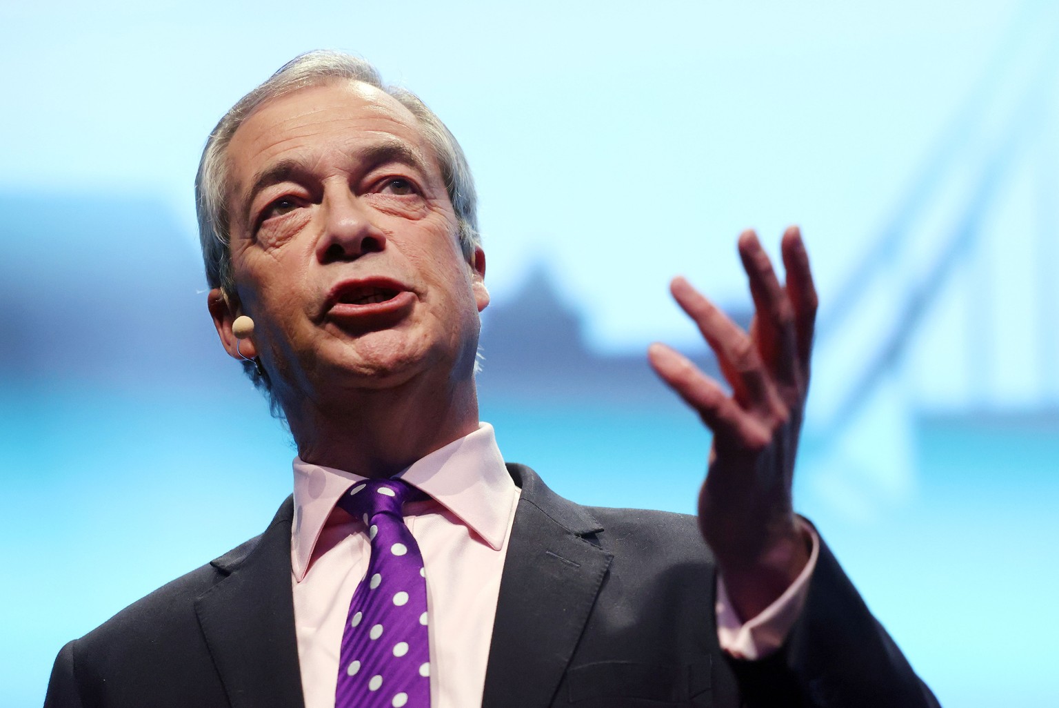 epa12639209 Leader of Reform UK Nigel Farage delivers a speech at a Reform UK rally in London, Britain, 09 January 2026. EPA/ANDY RAIN