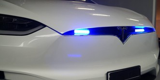 Ein Tesla X als Polizeiauto? 7 Gründe, die dafür sprechen, und 3 dagegen 😏