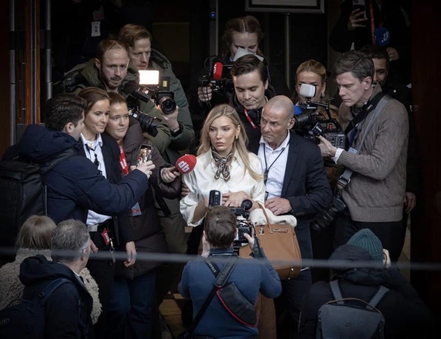 AccidentalRenaissance
Meeting the press

https://www.reddit.com/media?url=https%3A%2F%2Fpreview.redd.it%2Fmeeting-the-press-v0-mqhgvsw8jilg1.jpeg%3Fwidth%3D1080%26crop%3Dsmart%26auto%3Dwebp%26s%3D17ec ...