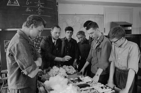 Rohwarenkunde für die Tuchfabrik-Lehrlinge der Schild AG, Liestal, 1965.