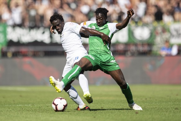 Zuerichs Jagne Pa Modou, links, spielt um den Ball mit St. Gallens Axel Bakayoko, rechts, im Fussball Meisterschaftsspiel der Super League zwischen dem FC Zuerich und dem FC St. Gallen im Letzigrund,  ...