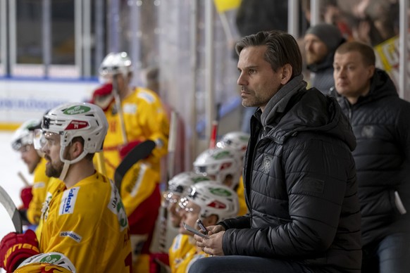 Langnaus Cheftrainer Thierry Paterlini beim vierten Eishockey Playout Spiel der National League zwischen dem HC Ajoie und den SCL Tigers in der Raiffeisen Arena in Porrentruy, am Dienstag, 21. Maerz 2 ...