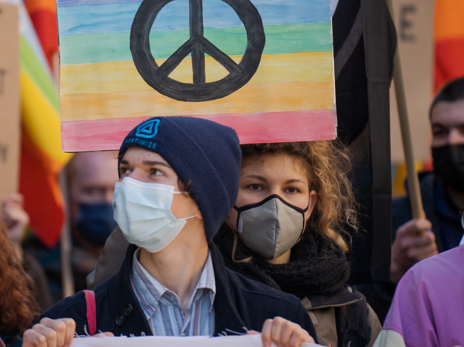 epa09786451 Protestors take part in a demonstration against Russia&#039;s military intervention in Ukraine at the in Bern, Switzerland, 26 February 2022. Russian troops bore down on Ukraine&#039;s cap ...