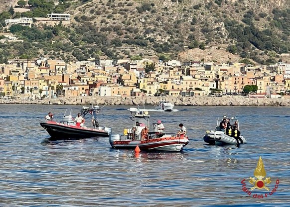epa11561629 A handout video grab made available by Vigili del Fuoco (VVF), the Italian National Fire Brigade, shows fire brigade&#039;s cave divers resuming their dives into the sea in the search of t ...
