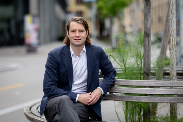 Tobi Langenegger fotografiert anlaesslich eines oeffentlichen Hearings der Kandidaten der Sozialdemokratischen Partei fuer den Stadtrat und Stadtpraesidium Zuerich, am Samstag, den 7. Juni 2025, in de ...