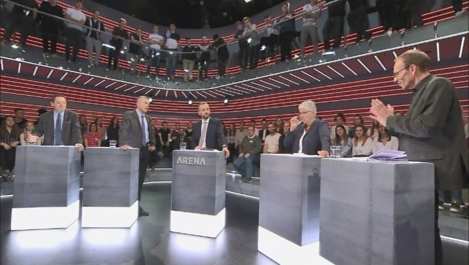 Moderator Mario Grossniklaus brachte die «Arena» zum Wolf nicht richtig auf Touren.