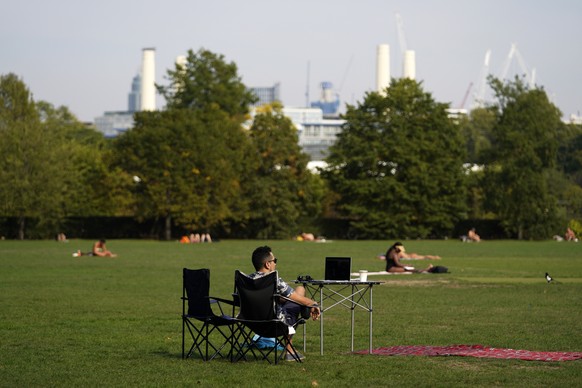 epa08670672 Members of the public in Battersea Park, Central London, Britain, 15 September 2020. It is reported that UK will experience a rise in temperatures for the next few days. EPA/WILL OLIVER