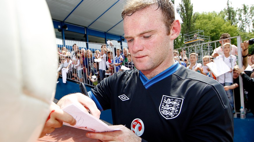 Daher kommt also die Denkerstirn: Wayne Rooney ist Stürmer und Dichter in einem.